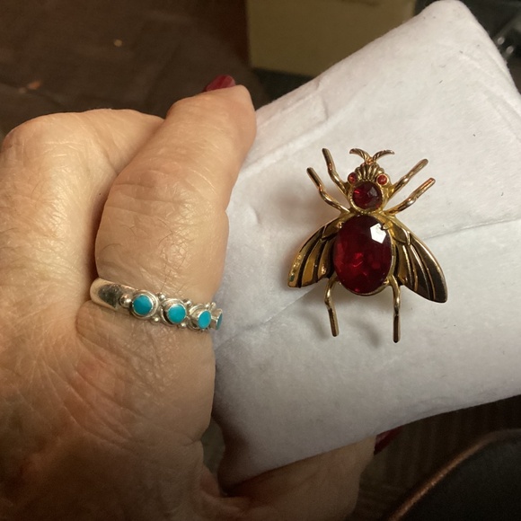 CORO PEGASUS. RED CENTER BEE BROOCH SIGNED ❣️❣️❣️❣️❣️ - Picture 9 of 12